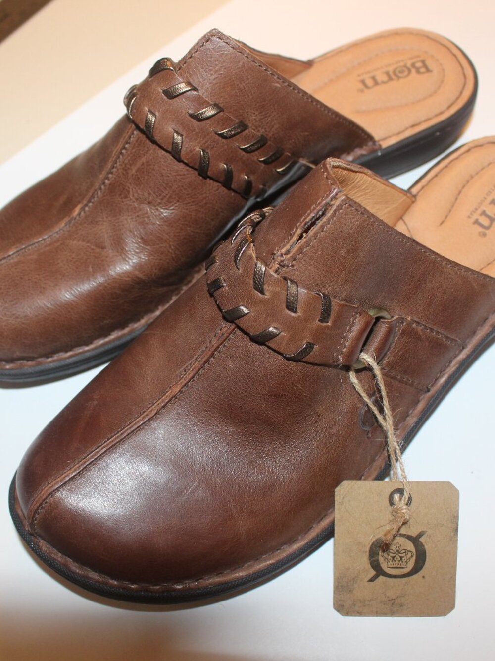 Title: Børn Brown Slip-On Mule Clogs with Whipstitch Detail